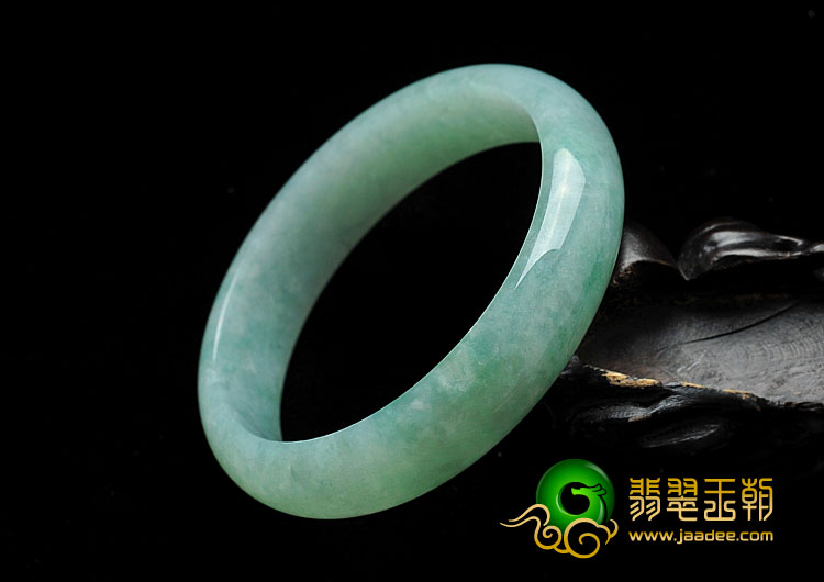 糯冰种豆色缅甸翡翠A货手镯（56.8mm）