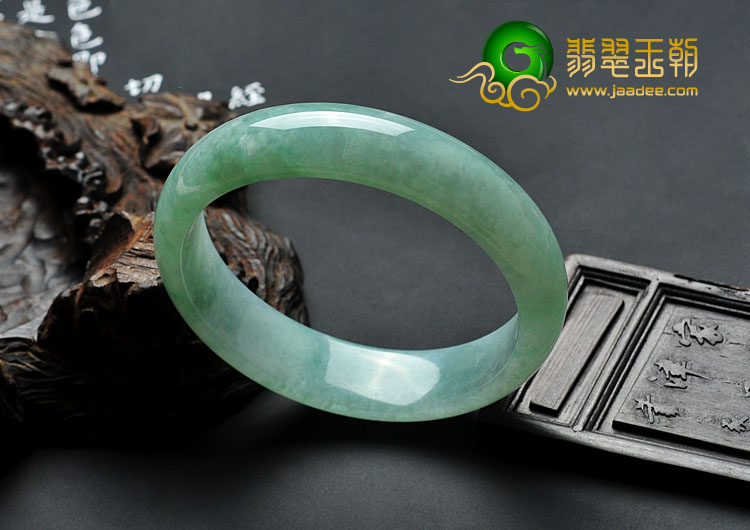 糯冰种豆色缅甸翡翠A货手镯（56.8mm）