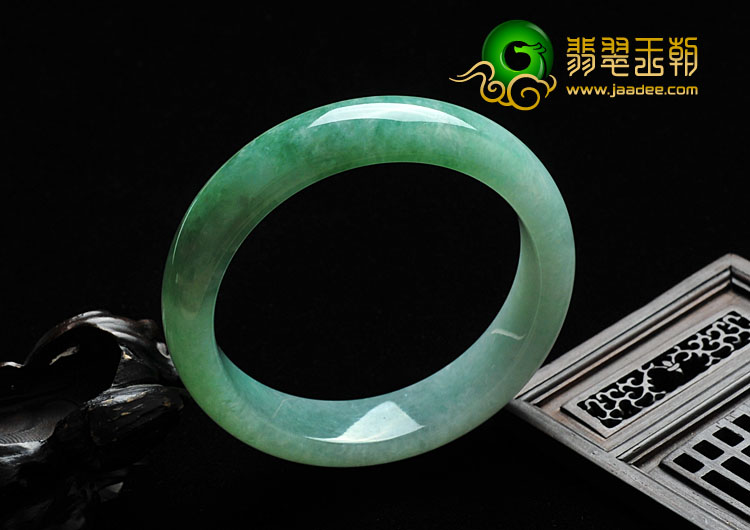 糯冰种阳豆色缅甸翡翠A货手镯（58.7mm）