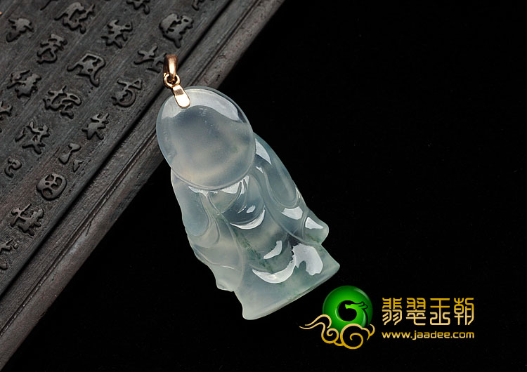 冰玻种略飘花缅甸翡翠A货站佛挂件