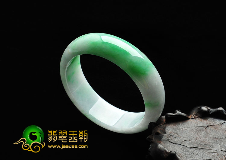 糯冰种翠色缅甸翡翠A货手镯（57mm）
