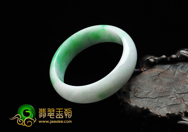 糯冰种翠色缅甸翡翠A货手镯（57mm）