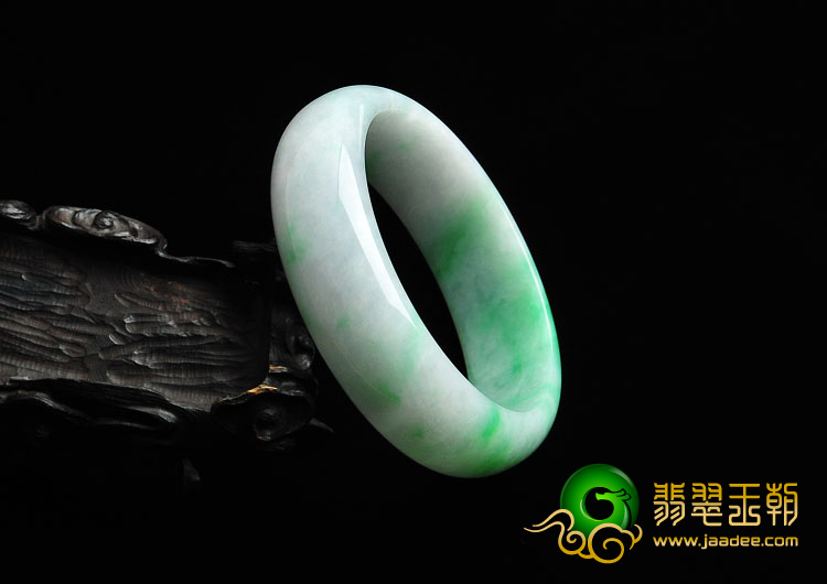 糯冰种翠色缅甸翡翠A货手镯（57mm）
