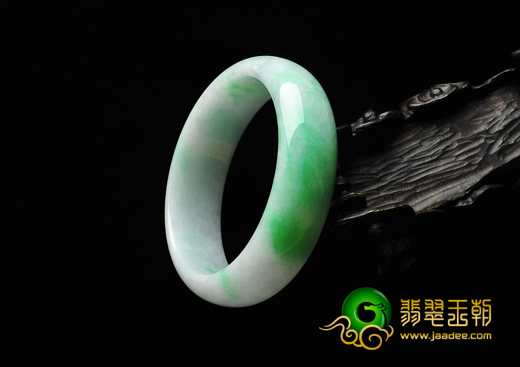 糯冰种翠色缅甸翡翠A货手镯（57mm）