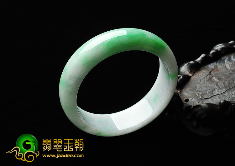 糯冰种翠色缅甸翡翠A货手镯（57mm）