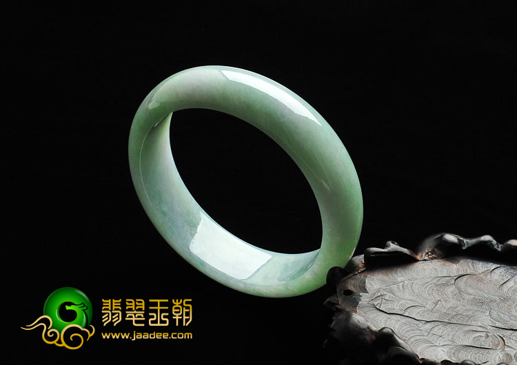 糯冰种淡春带彩缅甸翡翠A货手镯（57mm）