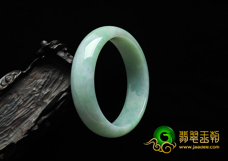 糯冰种淡春带彩缅甸翡翠A货手镯（57mm）