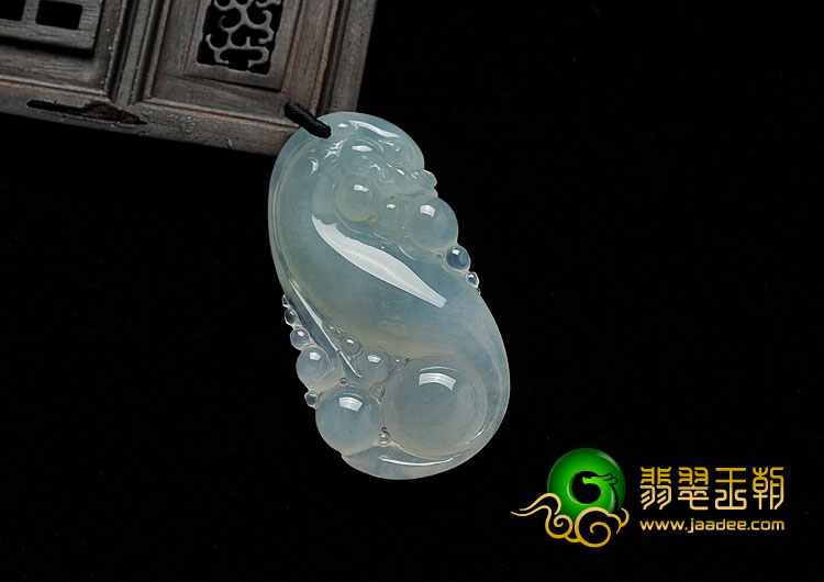 冰种晴水缅甸翡翠A货鱼龙挂件