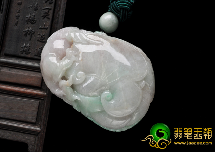 糯冰种春带彩缅甸翡翠A货貔貅送宝手玩件