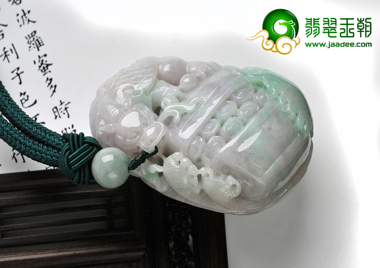 糯冰种春带彩缅甸翡翠A货貔貅送宝手玩件