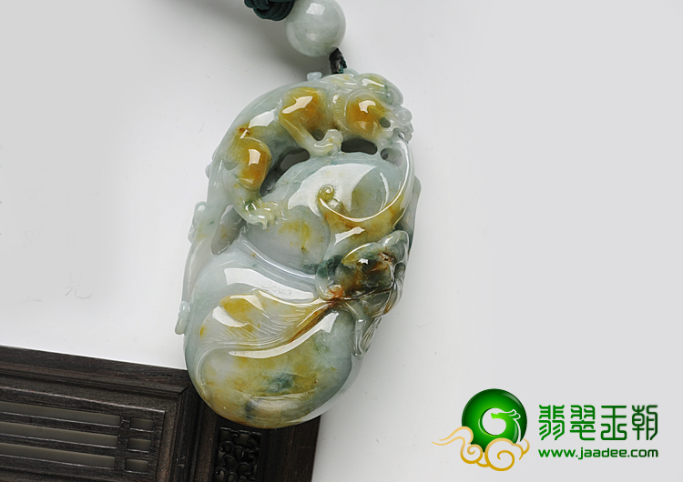 细糯种黄翡略飘花缅甸翡翠A货貔貅送福手玩件