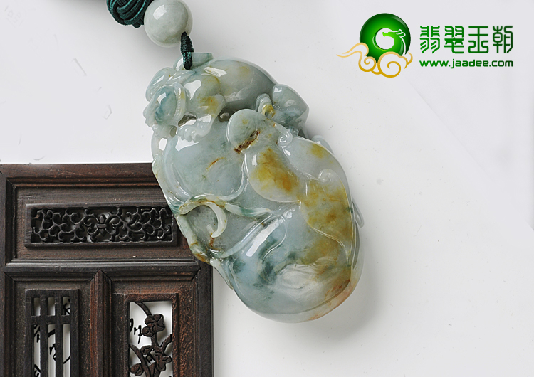 细糯种黄翡略飘花缅甸翡翠A货貔貅送福手玩件
