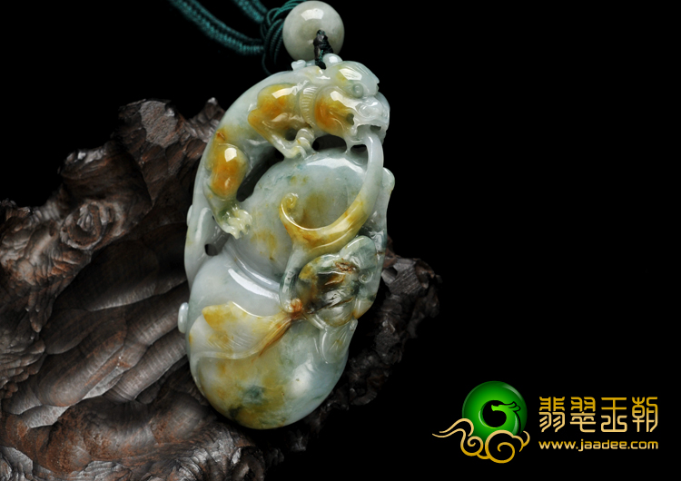 细糯种黄翡略飘花缅甸翡翠A货貔貅送福手玩件