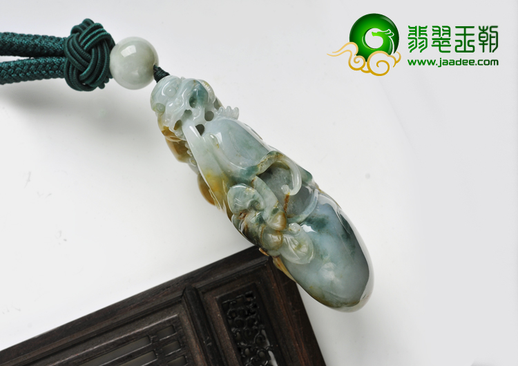 细糯种黄翡略飘花缅甸翡翠A货貔貅送福手玩件