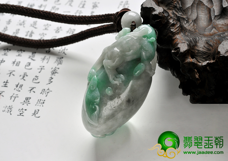 (超值推荐)细糯种翠色缅甸翡翠A货貔貅送福手玩件
