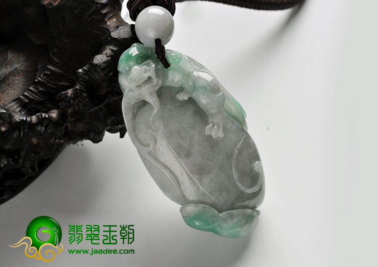 (超值推荐)细糯种翠色缅甸翡翠A货貔貅送福手玩件