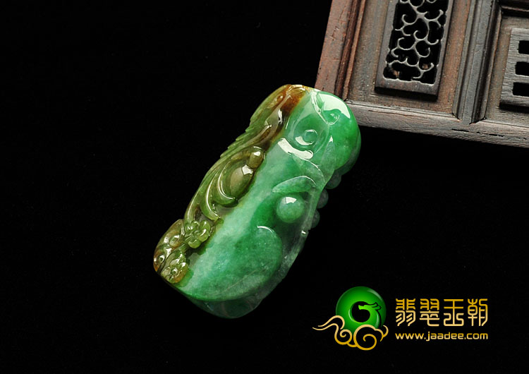 糯冰种黄加绿缅甸翡翠A货喜上眉梢挂件