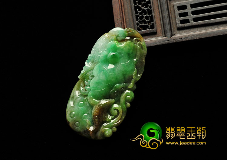 糯冰种黄加绿缅甸翡翠A货年年有余挂件