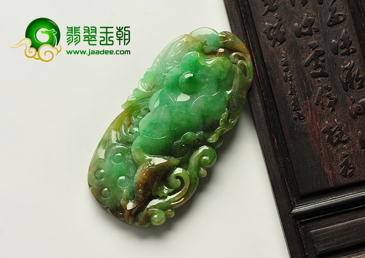 糯冰种黄加绿缅甸翡翠A货年年有余挂件