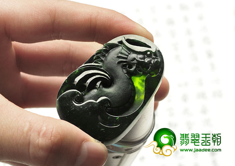 冰玻种墨翠缅甸翡翠A货飞龙在天挂件