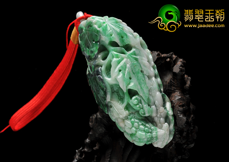 细糯种翠色缅甸翡翠A货苦尽甘来手玩件
