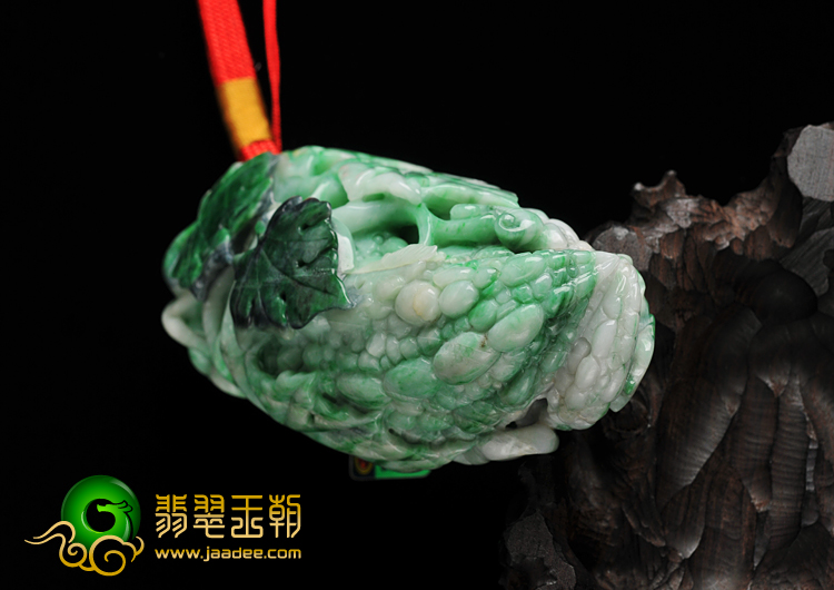 细糯种翠色缅甸翡翠A货苦尽甘来手玩件