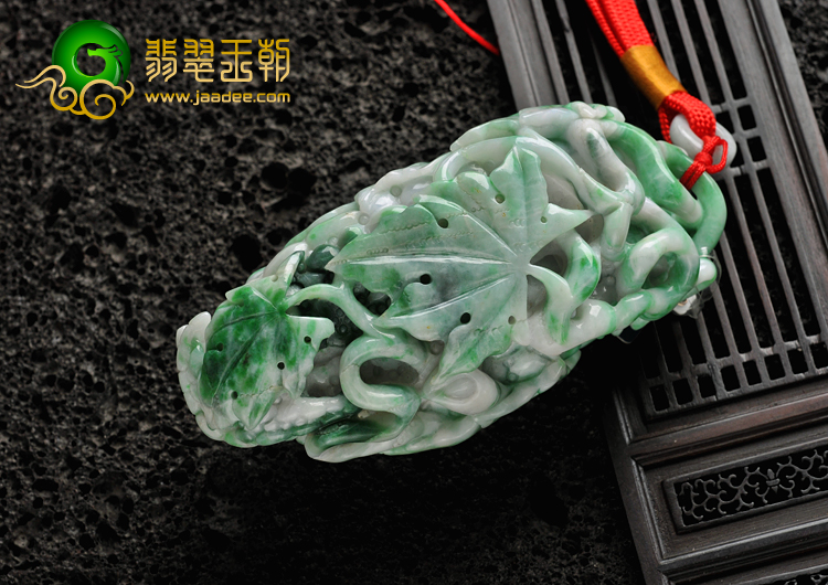 细糯种翠色缅甸翡翠A货苦尽甘来手玩件