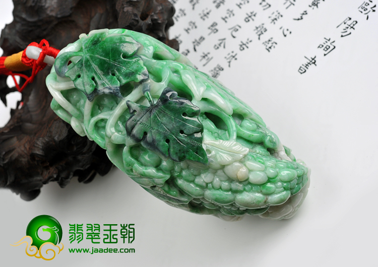 细糯种翠色缅甸翡翠A货苦尽甘来手玩件