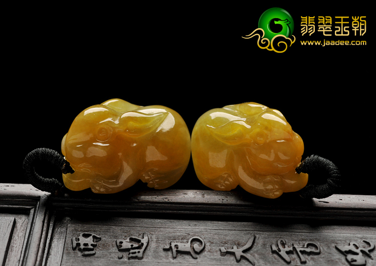 糯冰种黄翡缅甸翡翠A货玉兔挂件（单价）