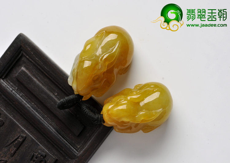 糯冰种黄翡缅甸翡翠A货玉兔挂件（单价）