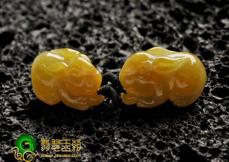 糯冰种黄翡缅甸翡翠A货玉兔挂件（单价）