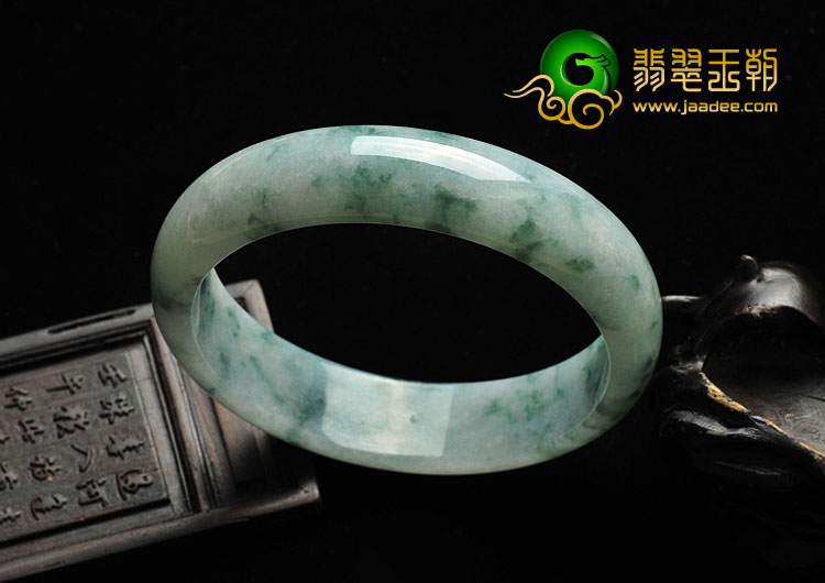 糯冰种飘花缅甸翡翠A货手镯（61.1mm）