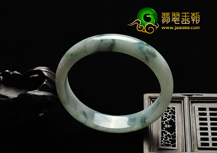糯冰种飘花缅甸翡翠A货手镯（61.1mm）