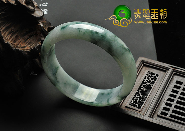 糯冰种飘花缅甸翡翠A货手镯（61mm）