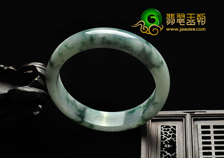 糯冰种飘花缅甸翡翠A货手镯（59.8mm）