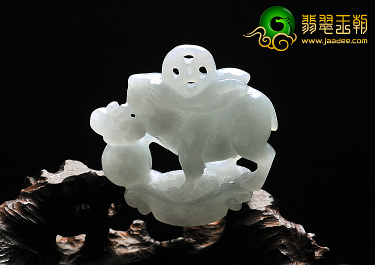 糯冰种晴水缅甸翡翠A货吉兔送宝挂件