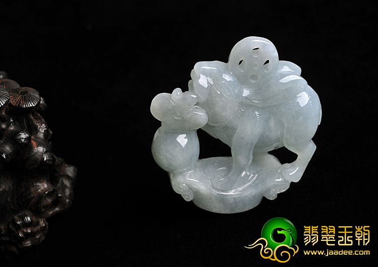糯冰种晴水缅甸翡翠A货吉兔送宝挂件