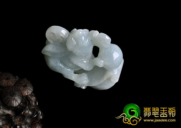 糯冰种晴水缅甸翡翠A货吉兔送宝挂件