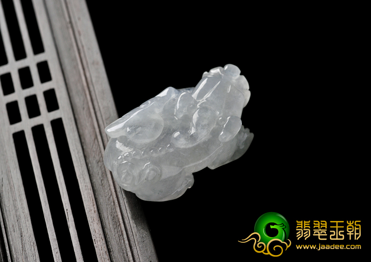 冰种淡晴水缅甸翡翠A货貔貅挂件