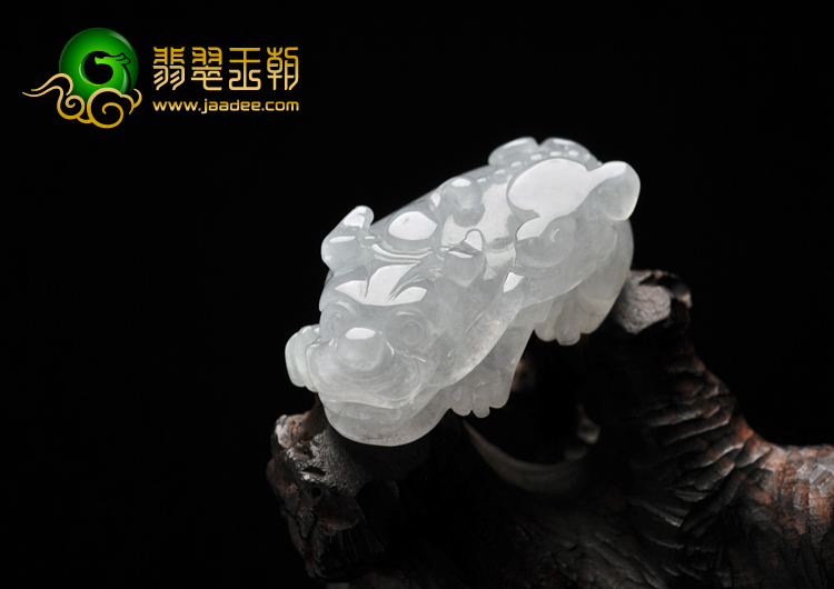 冰种淡晴水缅甸翡翠A货貔貅挂件