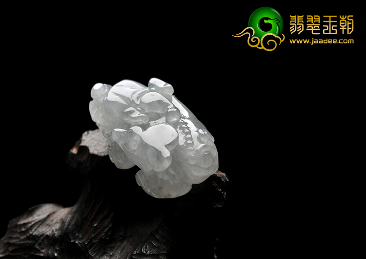冰种淡晴水缅甸翡翠A货貔貅挂件