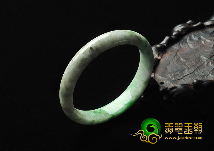 细糯种翠色缅甸翡翠A货手镯（56.3mm）