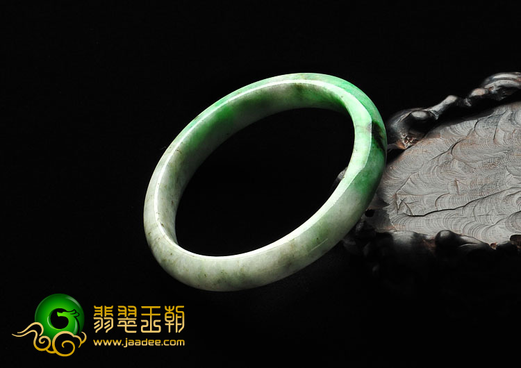 细糯种翠色缅甸翡翠A货手镯（56.3mm）