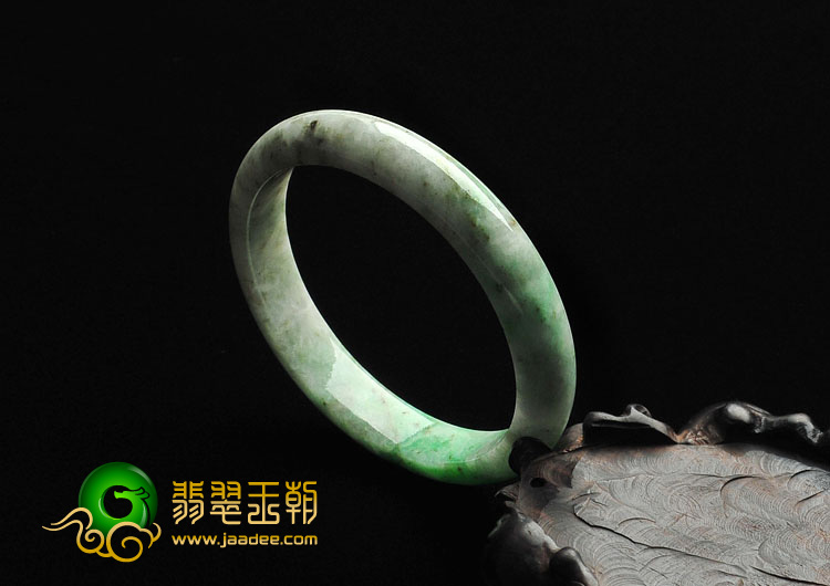 细糯种翠色缅甸翡翠A货手镯（56.3mm）