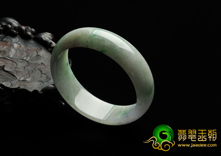 糯冰种晴水略飘花带春缅甸翡翠A货手镯（59.2mm）