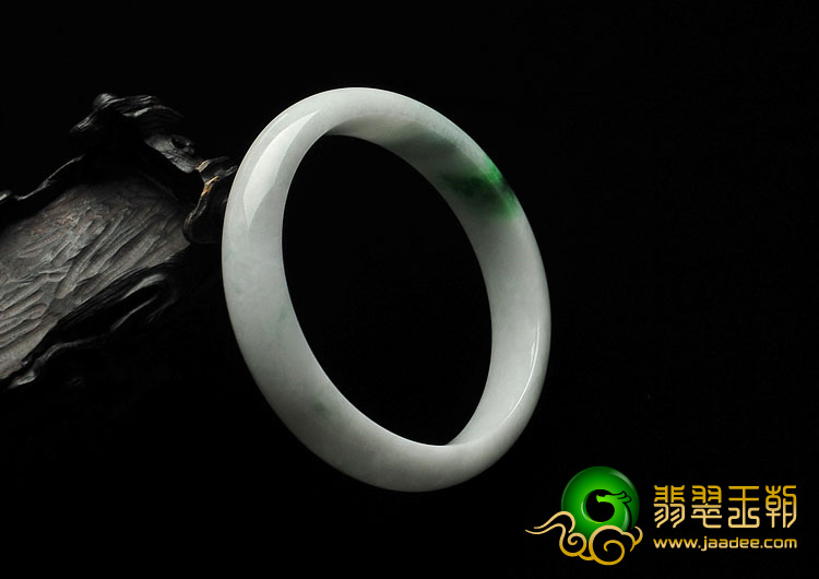 细糯种飘翠缅甸翡翠A手镯（58.3mm）