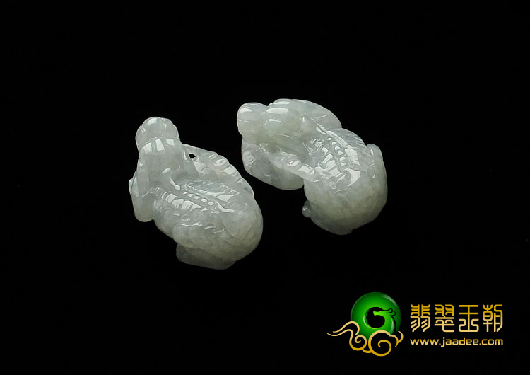糯冰种晴水缅甸翡翠A货貔貅挂件（一对）