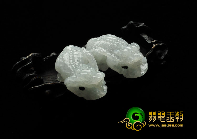 糯冰种晴水缅甸翡翠A货貔貅挂件（一对）