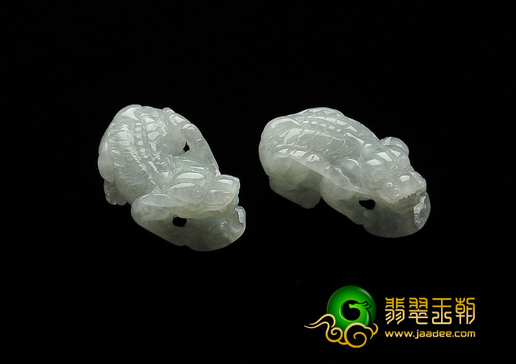 糯冰种晴水缅甸翡翠A货貔貅挂件（一对）