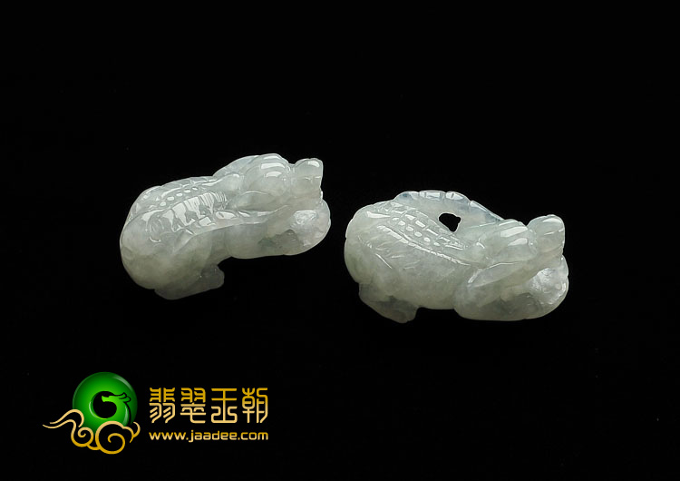 糯冰种晴水缅甸翡翠A货貔貅挂件（一对）